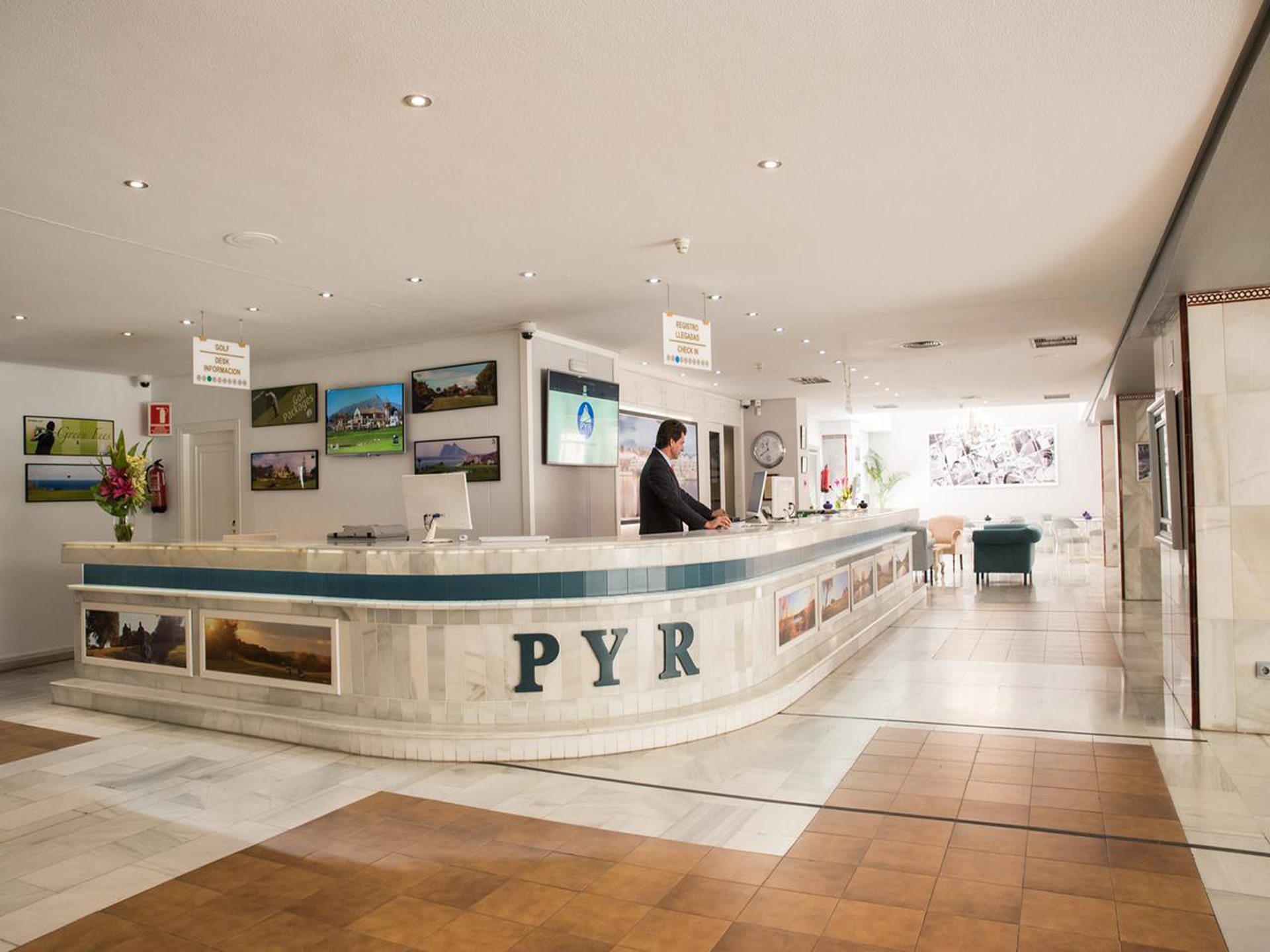 Hotel PYR